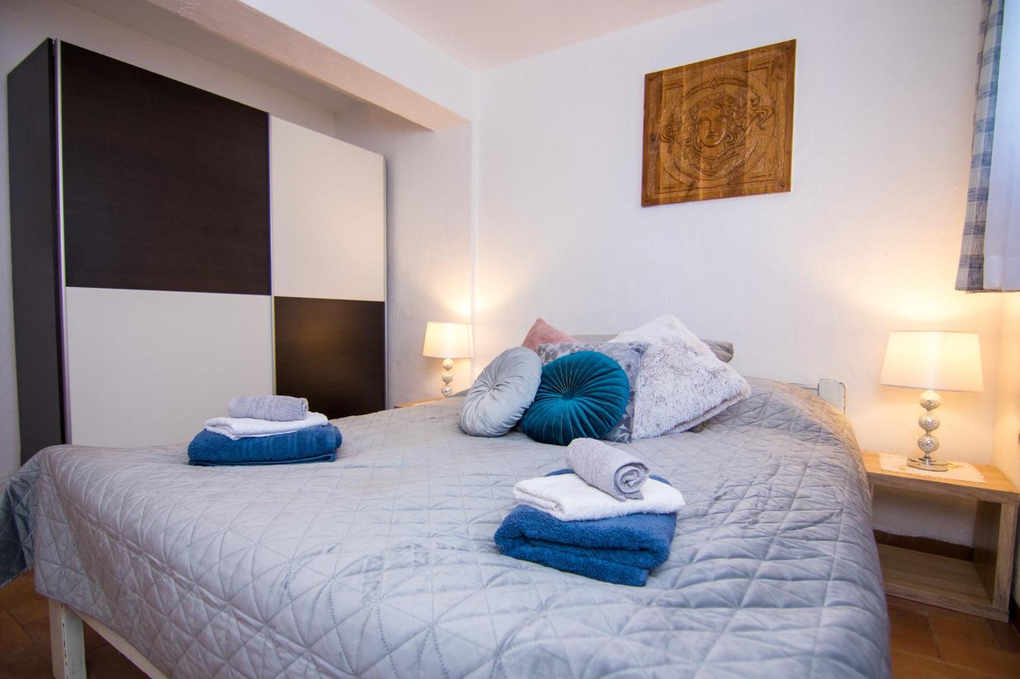 Apartments City Center Dekanic คิร์ก ภายนอก รูปภาพ